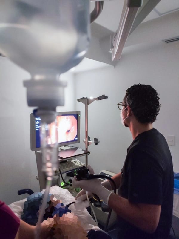 dr eduardo negrete en quirofano